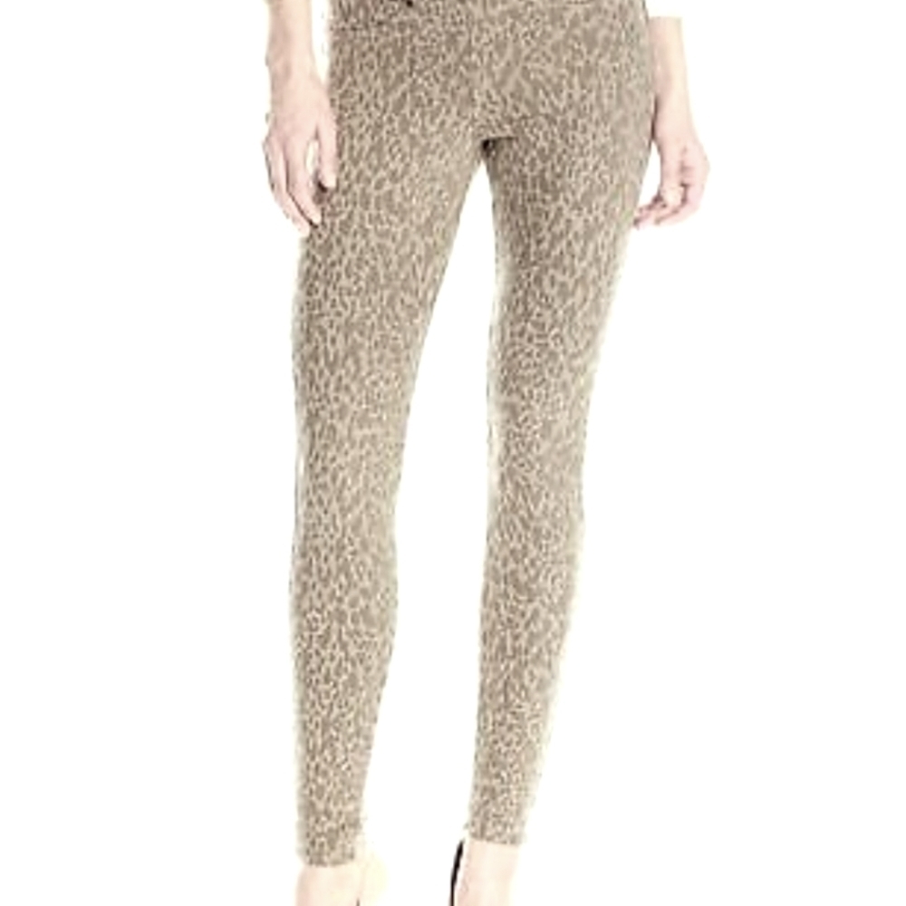 HUE Leopard Print Leggings